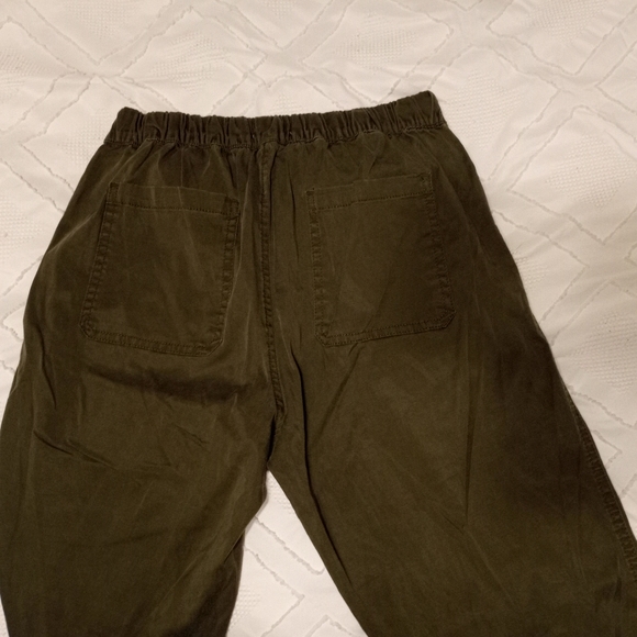 4/$20 Lou and Grey For Loft Army Green Cargo Pants - Picture 9 of 9